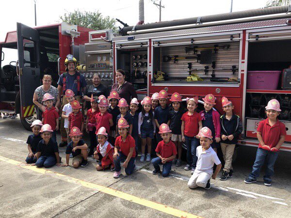 Rosales_LYE's tweet image. Fire prevention week #engine1