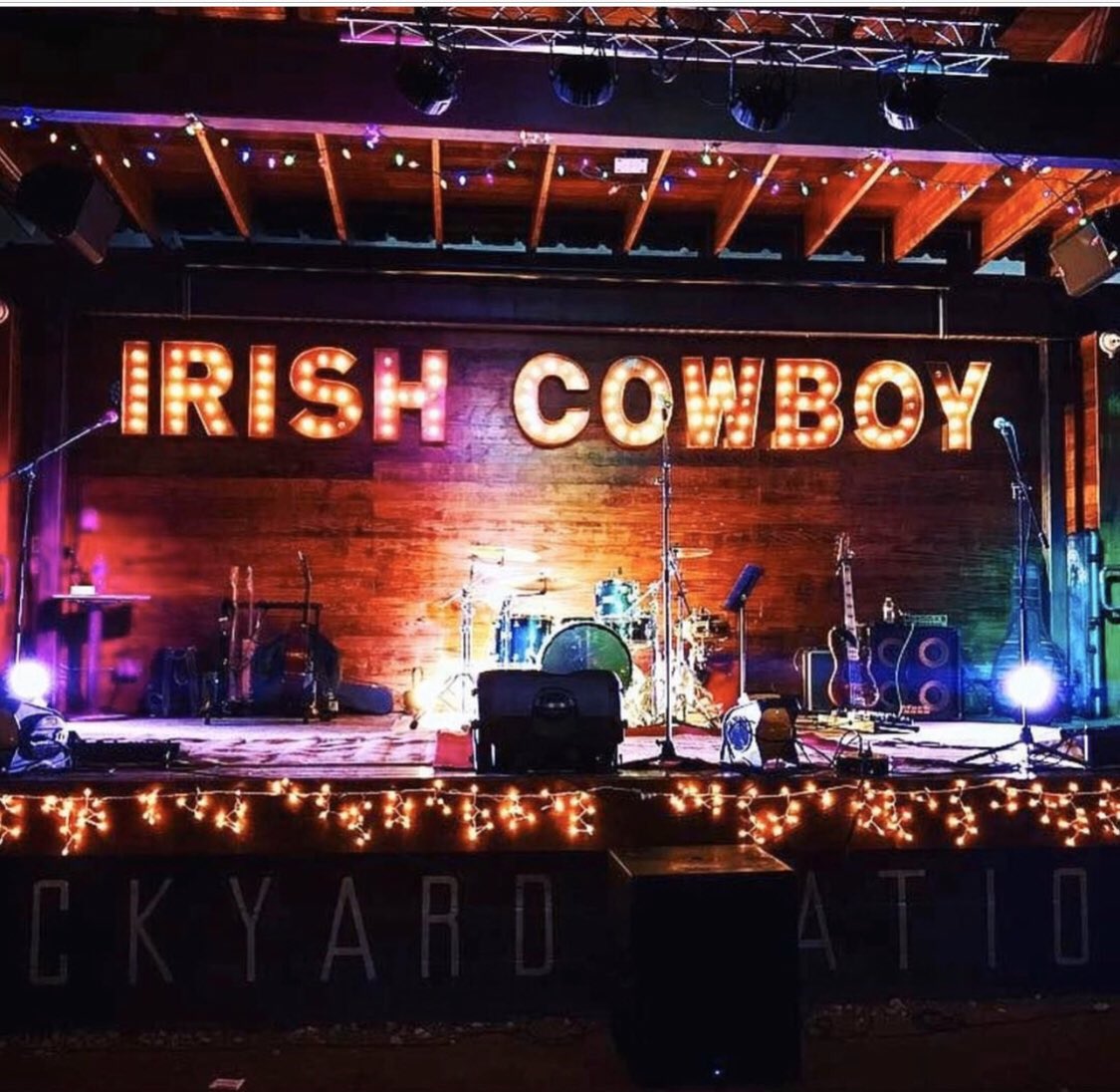 killer stage. Awesome lights. Legendary sign... Just add the band
#sawandsteel #irishcowboy #stage #band #decor #texas #houston #lukepell #ckedwardsbass #sawandsteel #marqueeletters #lightupletters #homedecor #interiordecor #interiordesign #interiordesigner #etsy #band #stage