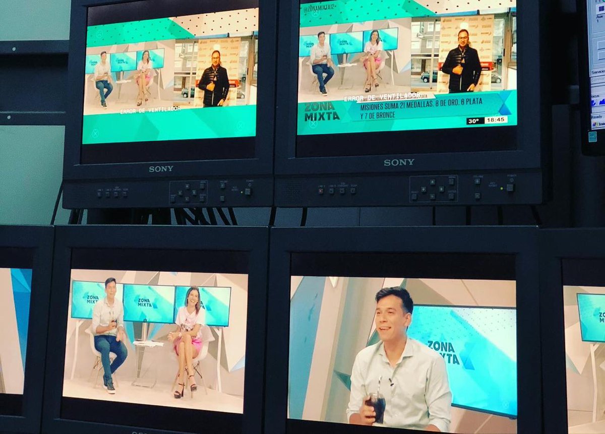 Zonamixta12's tweet photo. #Martes en @zonamixta12 📸
👉🏻 @renzosilvero y @mzconstansa tienen saludo propio para el inicio de programa 😂
🏅Pero lo importante llegó desde #MarDelPlata con @MatyAranda06 y una TREMENDA jornada para @MinDepMisiones en los #JuegosEvita 🔴🔵⚪️

Toda la info en nuestras redes📲 https://t.co/4IPNWZgIyT