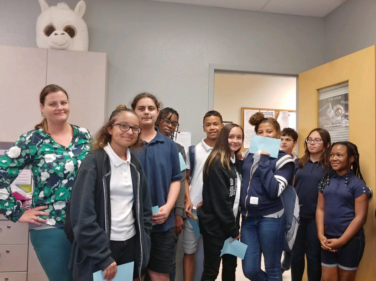 discovery_STEM's tweet photo. We had a great time today celebrating our Explorers who earned POSITIVE REFERRALS!! Congratulations!! #explorerready #20yearsofexploring #sdocgoodtogreat https://t.co/aWQnrzSo1D