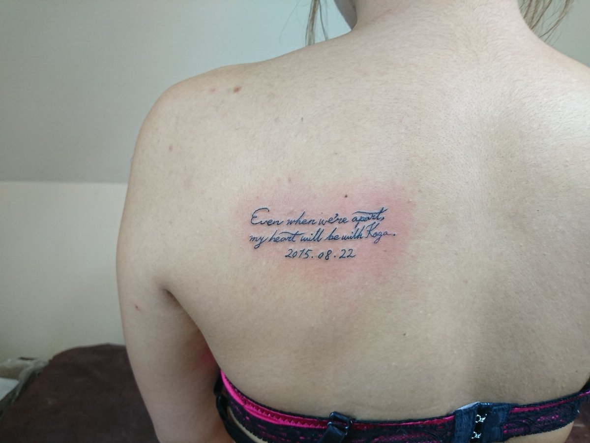 刺青師 彫季代 Horikiyo Sur Twitter シンプルな線のみのワンポイント 月の横顔は かなり会議しましたね 月も 年を取ってたり 男や女や色々な表情があります 3枚目の文字は 手書き筆記体 フォントじゃない字もいいですね お疲れ様です