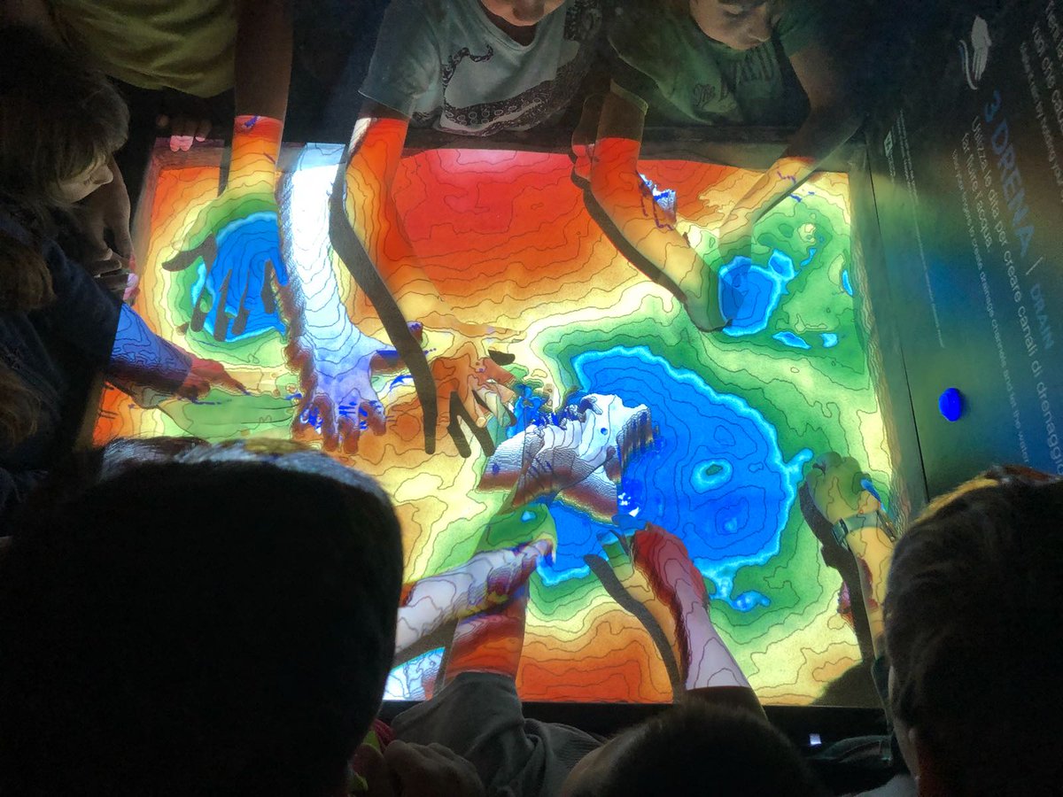 👩‍🏫👨‍🏫 Il "Museo dell'energia idroelettrica di Valle Camonica" rinnova la sua offerta didattica per le scuole!!

🌦️ Tra le tante novità c'è la "Sand Box", un'installazione in realtà aumentata: bit.do/fc26C

💻 Info laboratori e visite guidate: bit.do/fc26x