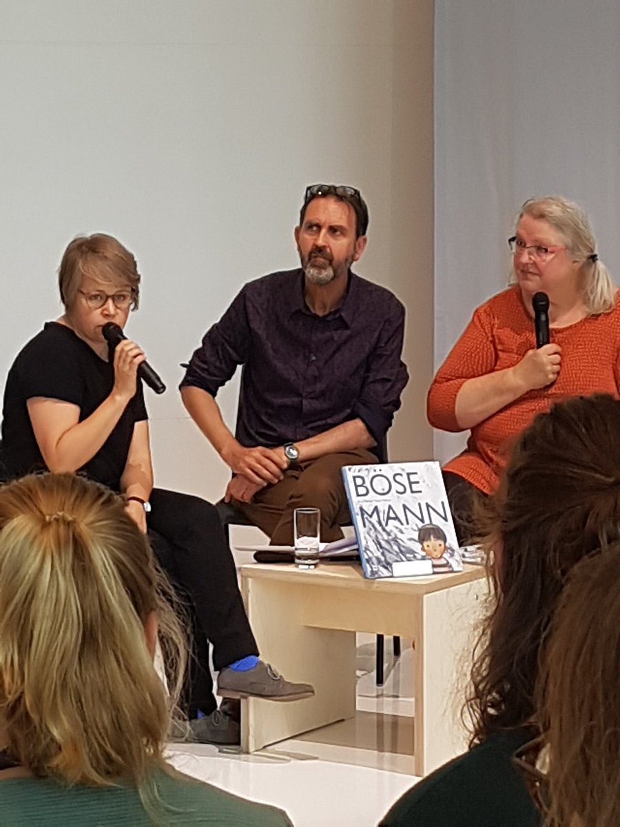 barnebokinst's tweet photo. Frankfurt: #GroDahle og #SveinNyhus intervjues om den tyske oversettelsen av Sinna mann av Ines Galling fra @IJBib for et engasjert publikum! @Norwegianbooks #sinnamann #norwegen2019 #fbm19 #litteratur #bildebok https://t.co/GVHdeD5Ytu