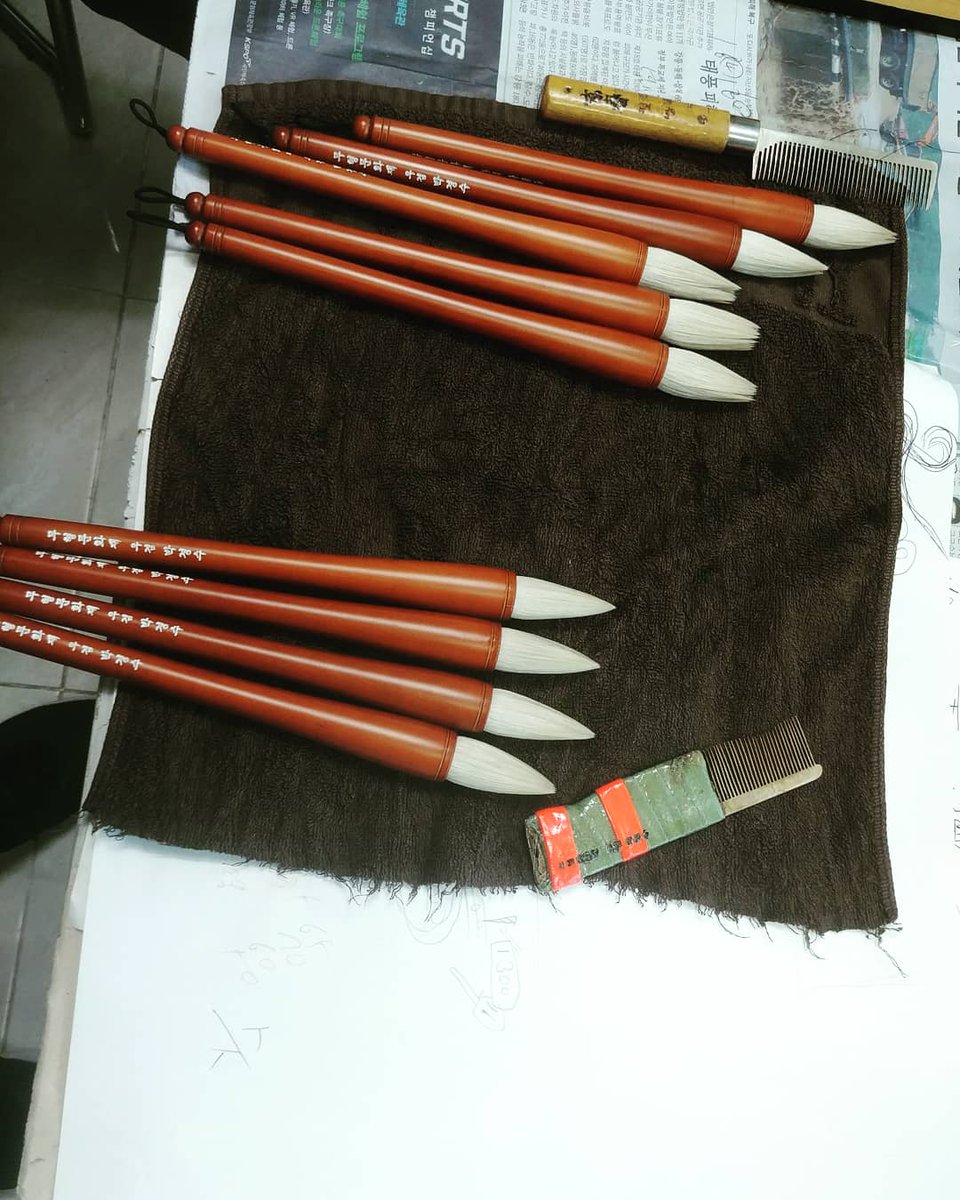brushmuseum's tweet photo. 특대 크기의 바림붓 제작중^^
채색붓 더 크게 만들어 달라는 하셔서 제작했어요~여러분들의 요청으로 인해서 여러 종류의 붓들이 더 만들어지고 있습니다.새로운 종류의 붓들을 많이 제작하려고요
 https://t.co/wBJB7NeSnH
#바림붓 #채색붓 
#동양화붓 #민화붓
#필장 #필방 
#동양화 #민화 #문인화 https://t.co/PCVW0i0VnV