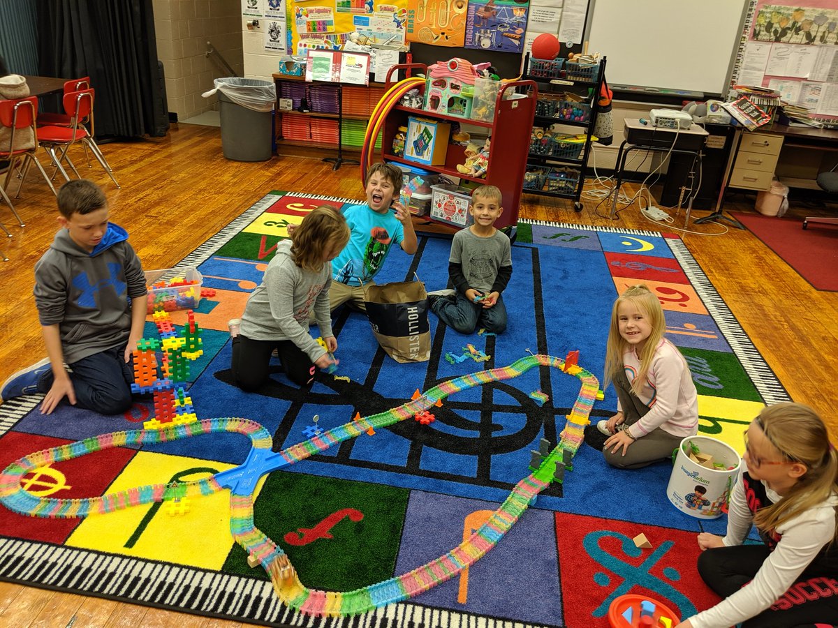 LakeElemWeCare's tweet photo. #MagicTracks @LakeElemWeCare  #onceacard @MentorWeCare #teamwork https://t.co/rUglj6aCm9