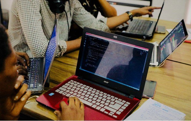 sebperros's tweet image. lancement aujourd'hui du #SHAKER by Kerteam ! lancement de la plus grande Coding Battle de France à 19h ! 78 universités, écoles et 40 entreprises participantes @Decathlon @3DSfrance @UbisoftFR @Alten_france @XEFI_France @VolvoTrucksFR @GroupeSmile @Sword_Group @EskerFrance