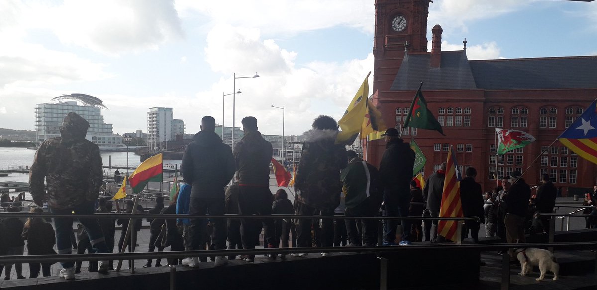 syndician's tweet image. Ran into a Rojava solidarity protest on a school trip 
#RojavaResistance