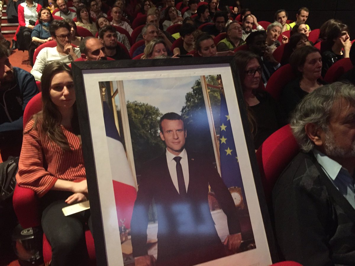 BULilleDG's tweet photo. #teamjuriste "Le Président décroché" : Nouvelle publication du projet #DPIAV La contribution de @gtlmde est en ligne : https://t.co/qewTjitirZ
#VisualStudies #ruffin #macron Vous aussi commentez une image litigieuse en participant Ă notre concours https://t.co/ZjOfbFsHMc https://t.co/y140Nz3xcz
