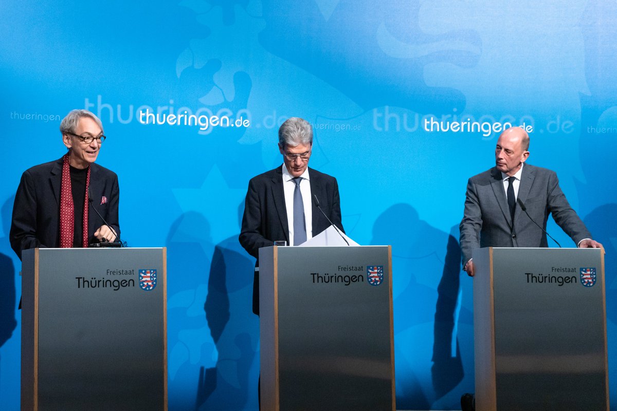 thueringende's tweet photo. In der heutigen Regierungsmedienkonferenz gaben Minister @WTiefensee (#TMWWDG), Minister @HelmutHolter (#TMBJS) und @unierfurt Präsident Prof. Dr. Bauer-Wabbnegg, die Maßnahmen zur Deckung des Lehrkräftebedarfs in Thüringen und eine bedarfsgerechte Lehramtsausbildung bekannt. https://t.co/CWxrD8EQxf