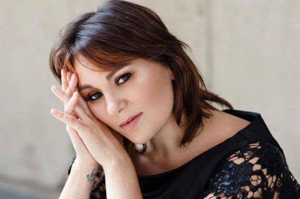 Le premier livre de la chanteuse Tanya Tagaq, « Split Tooth » (paru en 2018), a maintenant droit à sa traduction française avec « Croc fendu ». Victor Bégin vous livre ses impressions. lesmeconnus.net/croc-fendu/