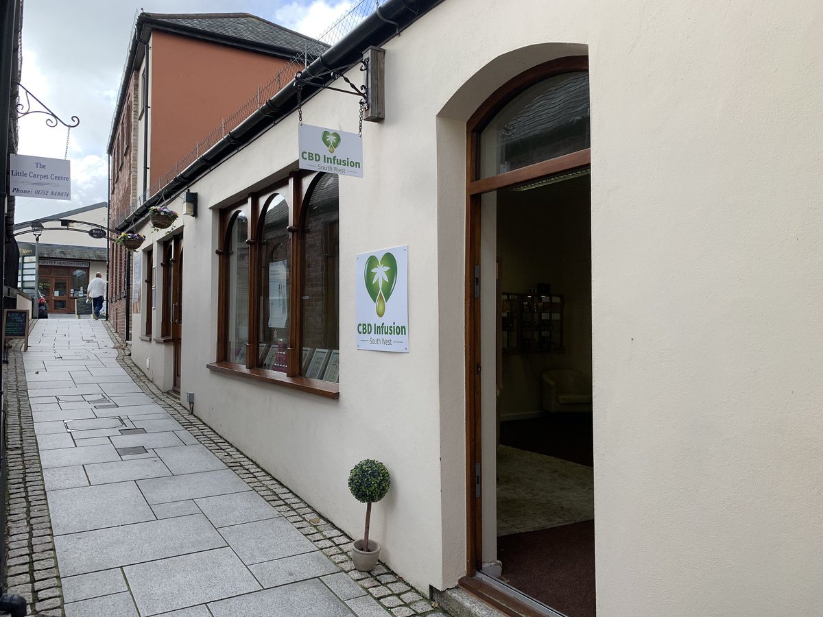*NEW INSTRUCTION*  Lock-up Shop to Let:  Unit 7, Keast Mews, Fore Street, Saltash. For more info please contact Anna Simpson in our Plymouth Office. #VHPlymouth #agency #propertyconsultants  ow.ly/6MlO30pJ87p