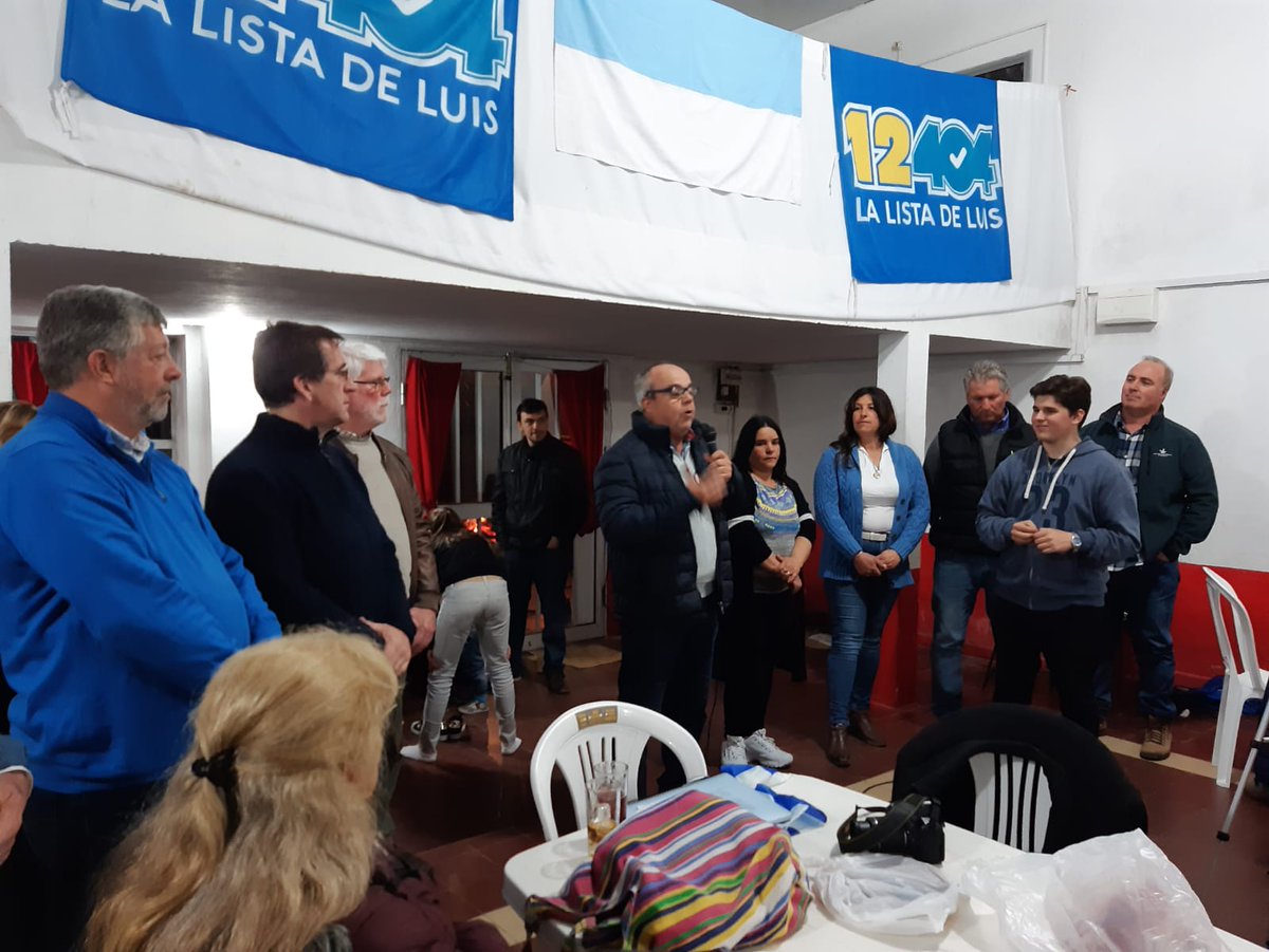 SobreroAndres's tweet photo. ✌ #LoquenosUne

En la recta final a las elecciones, gran reunión anoche en #PuebloGil de #LaListadeLuis👍 #Lista12404 con vecinos y vecinas de la zona.

#EsAhora, a redoblar el esfuerzo hacia el 27 de octubre.
 🇺🇾 #Uruguay Cambia 
#PartidoNacional
#UruguayCambiaContigo https://t.co/q46akmO1mv