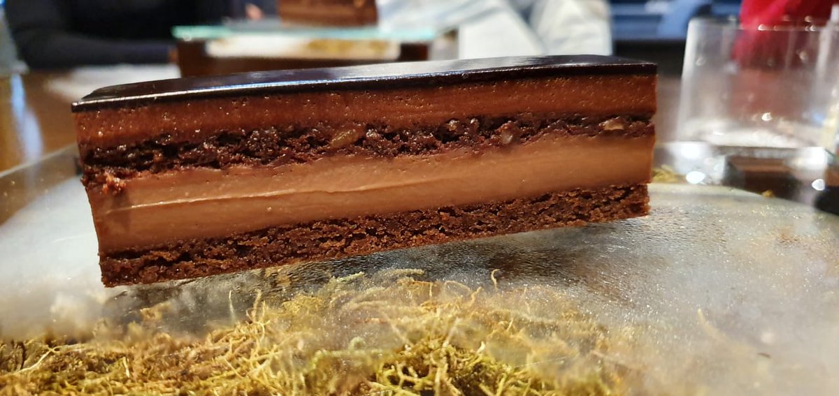 goplacesdigital's tweet photo. This is a Chocolate tart ring, sable Breton base, milk chocolate creme, flourless biscuit, Ganache, chocolate & coffee tuille, raspberries
#ChophouseNairobi recommends pairing with Drambuie, Scotland
#GoRadissonBlu #NewMenu #foodies @whthome @RadissonBlu https://t.co/s2ZLuTOXN4