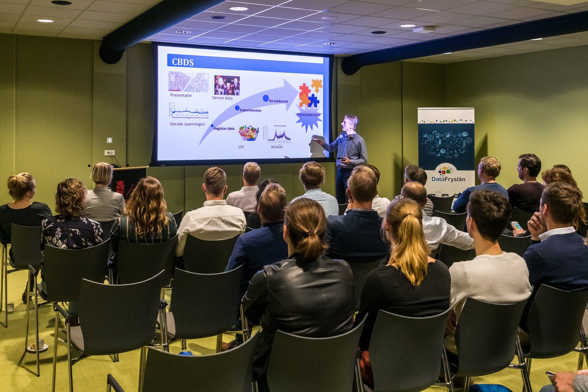 DataFryslan's tweet photo. 15 oktober vond wederom een geslaagd Podium plaats. Dit keer was het Podium voor Gerhard Dekker. Hij nam 55 geïnteresseerden mee in de wereld van de CBS data-ecologie. Een interessante lezing met veel positieve geluiden tijdens de netwerkborrel! https://t.co/cgtCDbodHQ