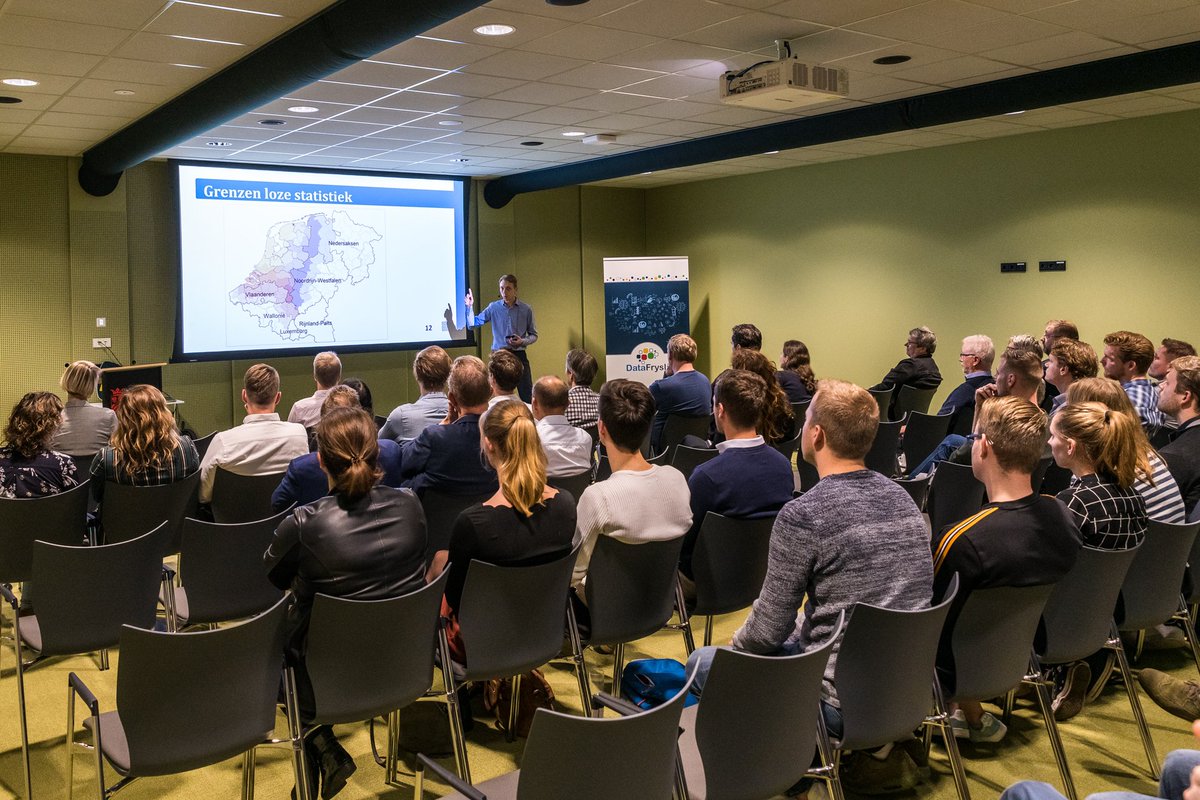 DataFryslan's tweet photo. 15 oktober vond wederom een geslaagd Podium plaats. Dit keer was het Podium voor Gerhard Dekker. Hij nam 55 geïnteresseerden mee in de wereld van de CBS data-ecologie. Een interessante lezing met veel positieve geluiden tijdens de netwerkborrel! https://t.co/cgtCDbodHQ
