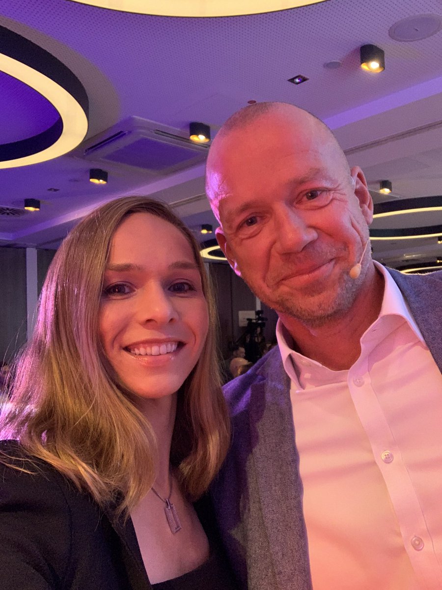 ModeratorinIlka's tweet photo. #sls19ffm @christianvonhammelbonten #subsription #moderatorin #paydirekt #frankfurt @paydirekt https://t.co/b3H37IuyBK