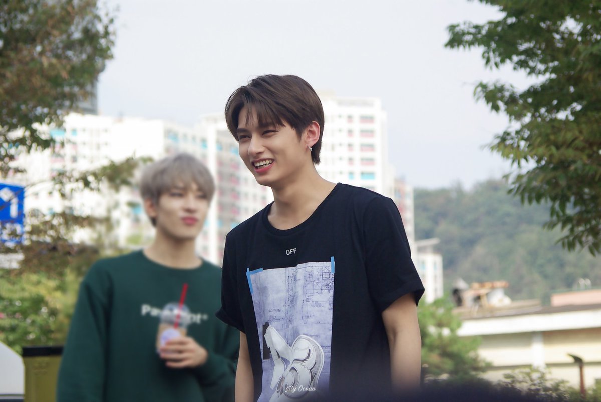 190928 미니팬미팅

루브르박물관에서 조각상이 사라졌다는데 서울에서 발견된거 있죠😮

#세븐틴⁠ ⁠⁠#SEVENTEEN #문준휘 #준 #JUN #文俊辉