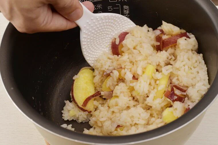秋に食べたくなる！？「バター醤油さつまいもごはん」の作り方！