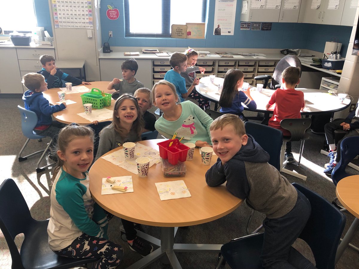misterhanlon's tweet image. We had a great time celebrating the end of our first writing unit! #publishingparty #parentsupport #wearesharp #wmlearn #sascompass