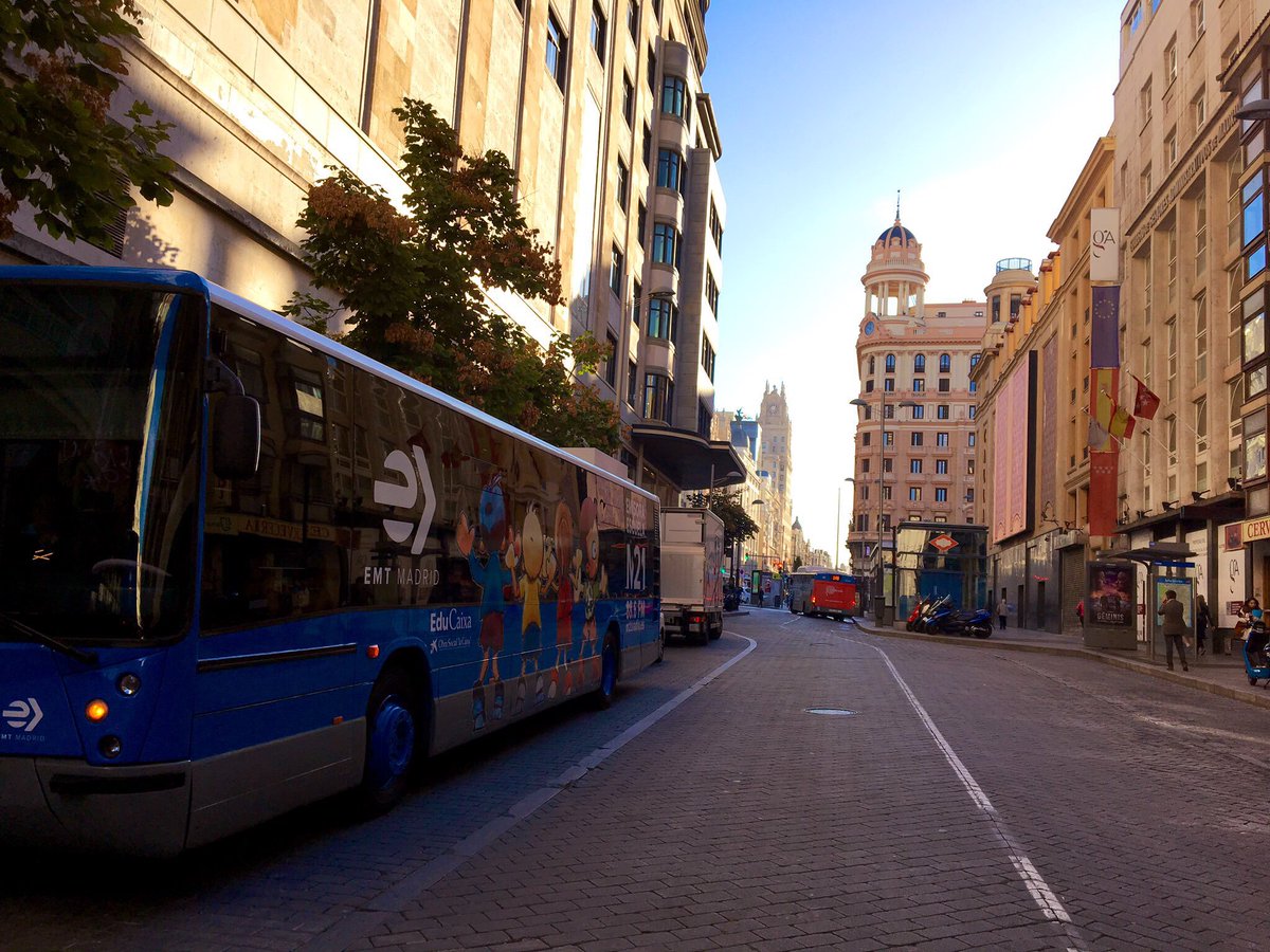 El #radiobus de <a href="/M21madrid/">M21 Radio</a> y <a href="/EMTmadrid/">EMT Madrid</a> hoy grabando en Callao con l@s #alumnosradioactivos del @iessantateresa1 y <a href="/Zero_EnConducta/">Cero en Conducta</a>! Si quieres participar con tu cole escribe a alumnosradioactivos@m21radio.es