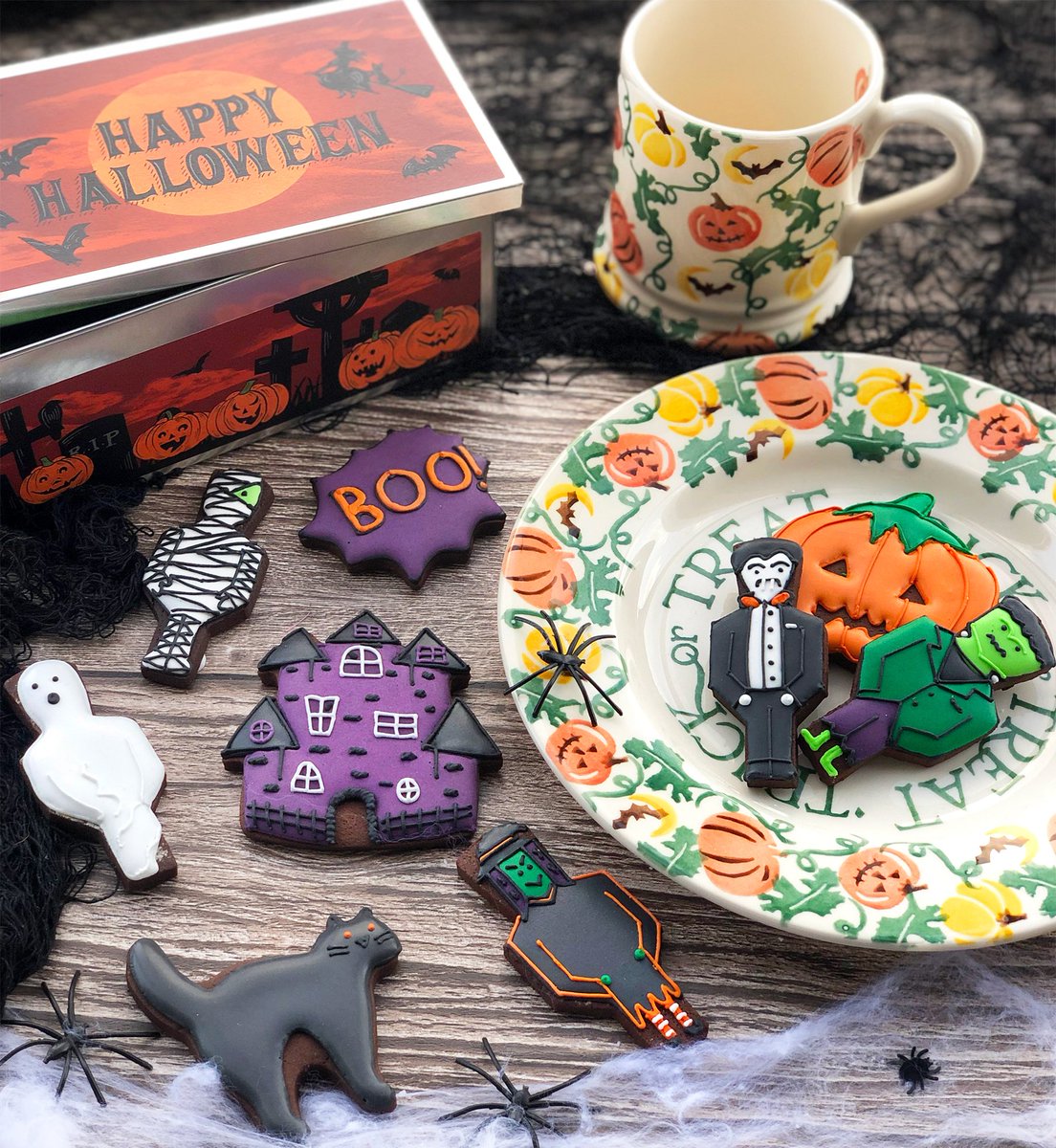 COMPETITION TIME! We’ve teamed up with our lovely friends at Emma Bridgewater to give one lucky winner the chance to win this beautiful Halloween mug and trick or treat plate set and a tin of our haunted house biscuits! Head over to our instagram to enter> bit.ly/2ajqlD7