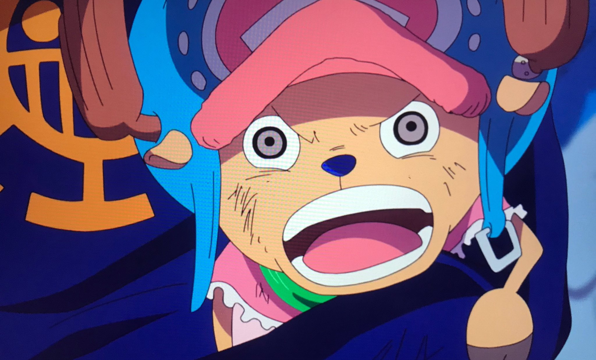 あめ パンクハザードでの刀に吊り下げられるのから ついに抱き抱えられるように 1枚目のローの腕掴んでるチョッパー 2枚目のチョッパーの体をしっかり押さえてるローの手 このペアも好きだな チョッパーほんとかわいいなあ ワンピース