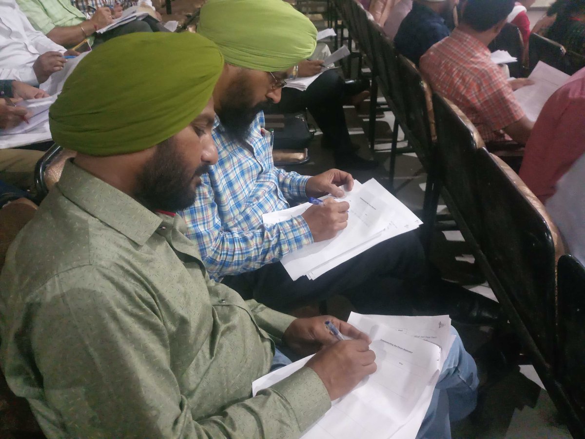 ISLI_India's tweet photo. 'Writing vision statement and setting goals for their schools!'
100 School Leaders from three districts of Punjab (Amritsar, Tarantaram &amp; Kupurthala) attended our recent training workshop. 
#Leadership #EducationCannotWait #workshop
#trainingday https://t.co/8lBJxamyi7