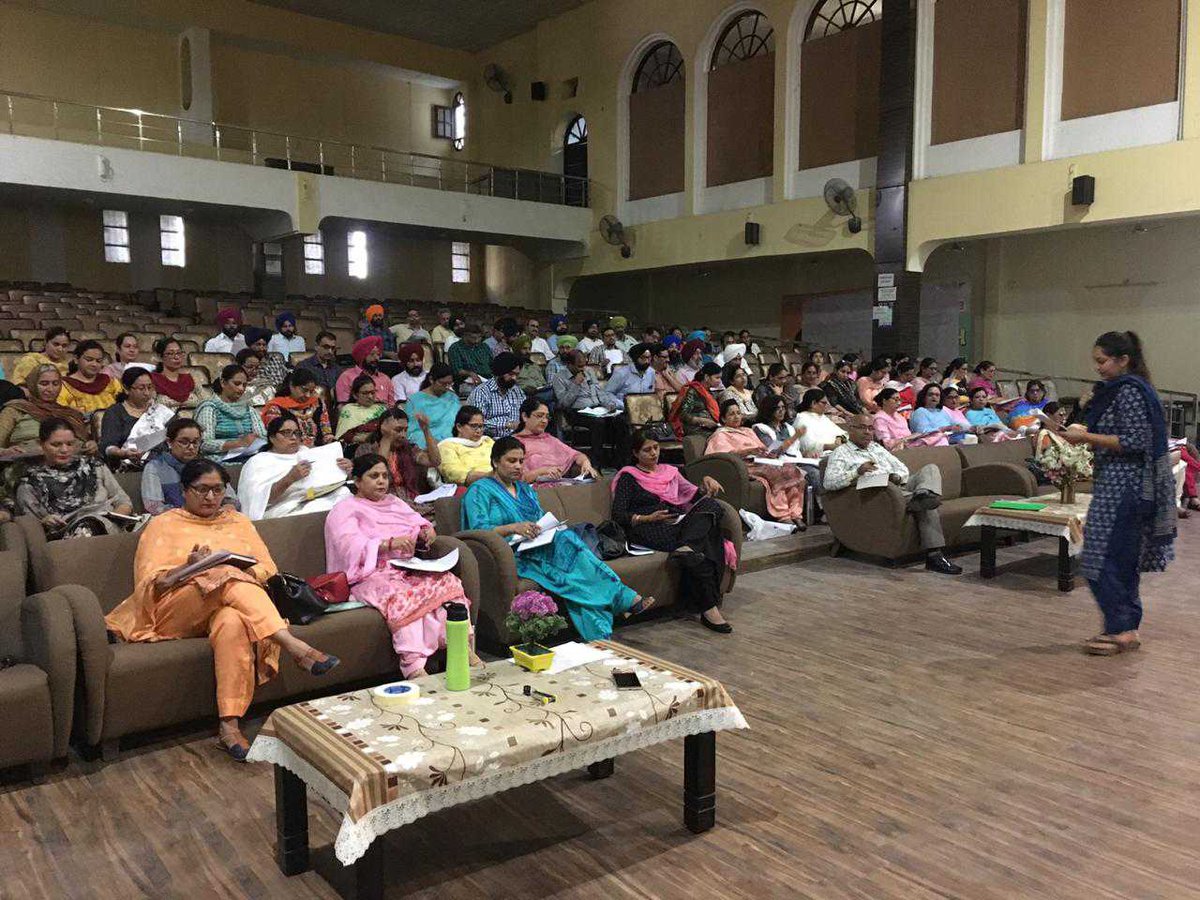 ISLI_India's tweet photo. 'Writing vision statement and setting goals for their schools!'
100 School Leaders from three districts of Punjab (Amritsar, Tarantaram &amp; Kupurthala) attended our recent training workshop. 
#Leadership #EducationCannotWait #workshop
#trainingday https://t.co/8lBJxamyi7