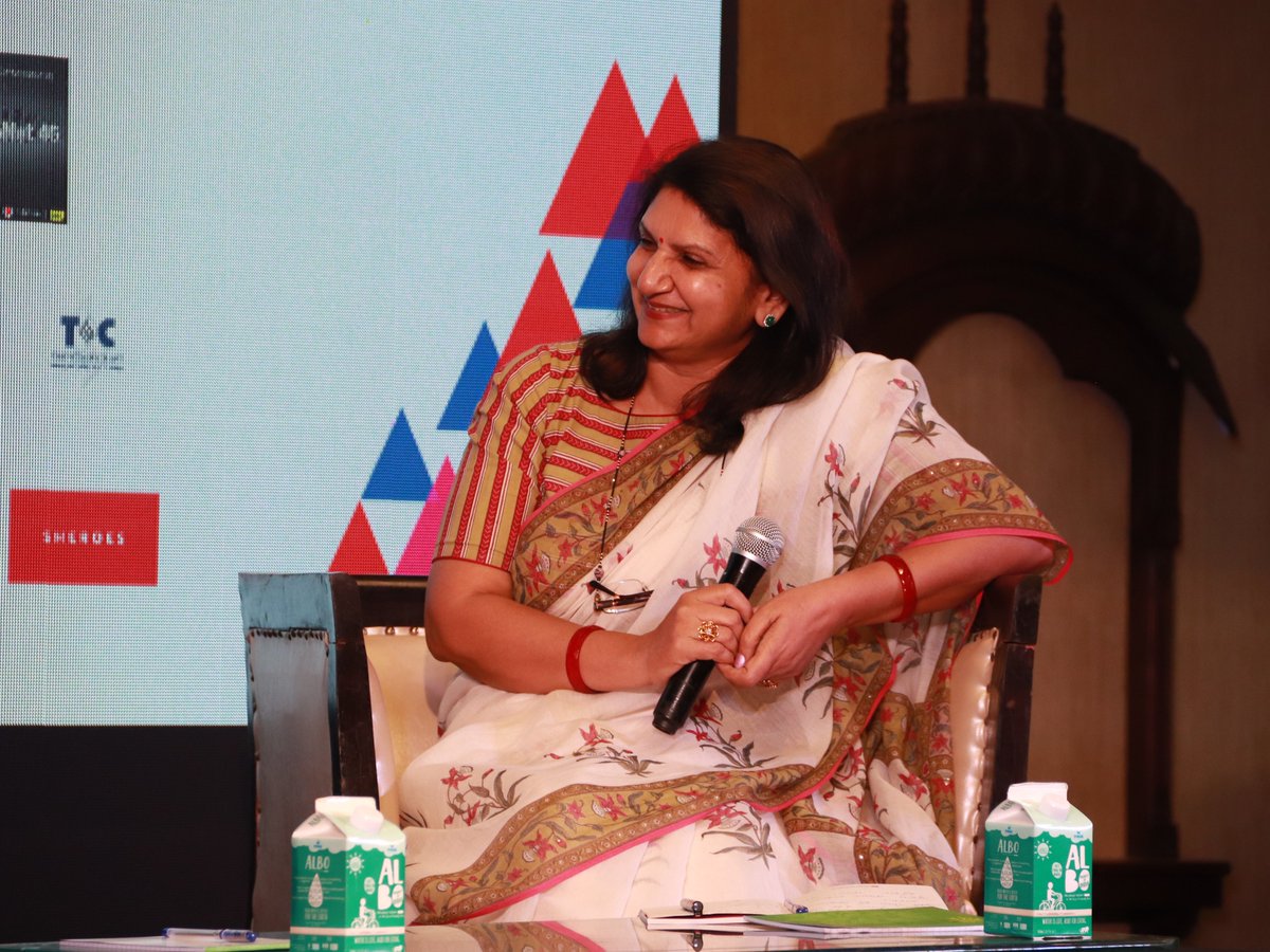 WomanUpSummit's tweet photo. Day 1 highlights:
Parched, she wove her own path - Ruma Devi in conversation with Vaidehi Singh, introduced by Roma Poddar.
#WomenMeanBusiness #WomanUp #WomanUpSummit #Summit2019 #Jaipur #JaipurEvents #JaipurSummit #JaipurWomanUpSummit #WomenAtWork https://t.co/5DtZXQvPgP