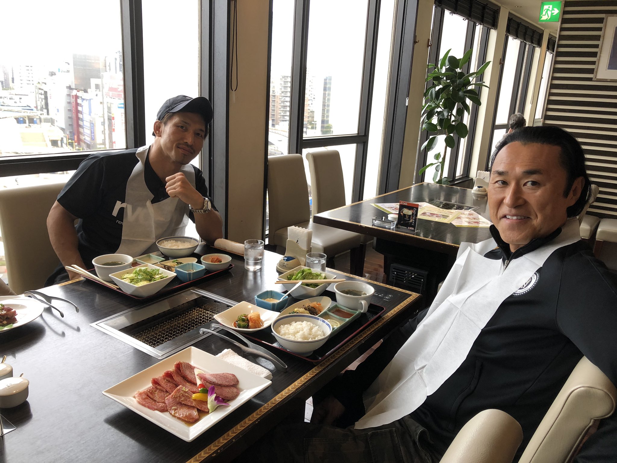 Twitter 上的 宮田和幸 顎の骨折から復帰戦など自分のフィジカルコーチをしてくれていたla在住mak高野さんと焼肉ランチ ビビアーノのセコンドで来日中です T Co U62zxmjf0g Twitter