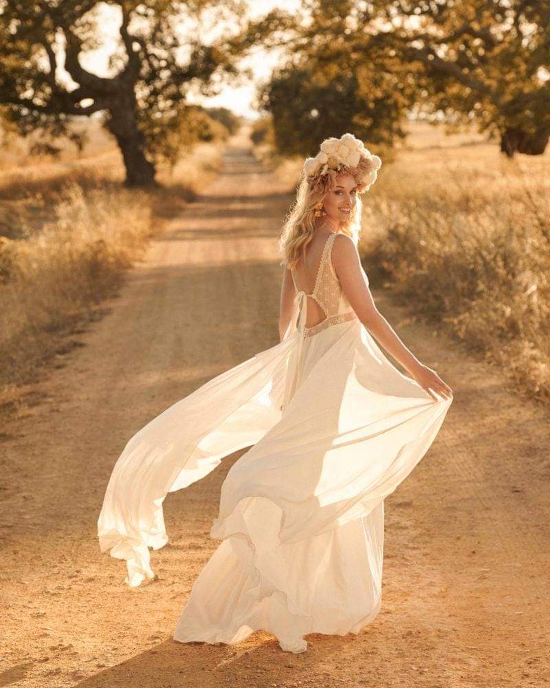 Sogni un #matrimonio in campagna?
➡️ Vieni a scoprire i nostri abiti #bohochic! #sposa #wedding