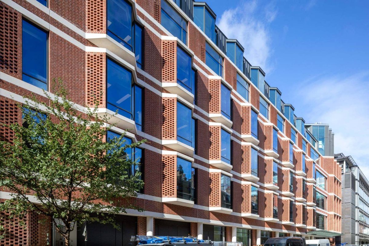 Working closely with the client SBA was able to design an inspiring, efficient clinical environment, embracing the surrounding dynamic urban context and providing an uplifting patient experience for the University College London Hospital #healthcaredesign

Image: Evening Standard