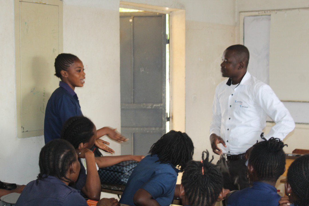nzaouaurelgmai1's tweet photo. Célébrons avec les filles le 11 Octobre 2019. Journée internationale de la jeune fille.
@YannRussel 
@GemGoma 
@YALIRLCEA 
@YALIAlumniKe 
@USAIDEastAfrica 
@USEmbassyBrazza https://t.co/sbRdgs098b