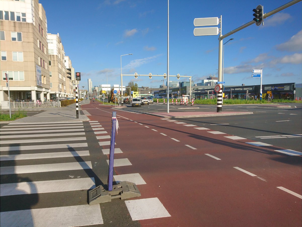 Nur mal so für die Stadtplaner in den Fachausschüssen und Ministerien: So sehen ordentliche #Radwege aus! #TYPO3 #Conference #T3CON19 #theHague #Netherlands