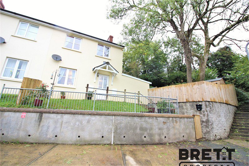 brett_property1's tweet photo. NEW: Incline Way #Saundersfoot. House - 3 bed £185,000 https://t.co/h0S80WaPcF https://t.co/cuQEMt2Cae