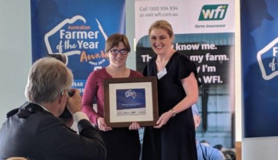 @AgriFuturesAU is proud to sponsor the Agricultural Student of the Year at the Kondinin Group @ausfarmerawards. @AgriFuturesAU GM, Communications & Capacity Building @belallitt presented winner Sally Downie with her award. The future is in good hands.
#futureleader #nextgen