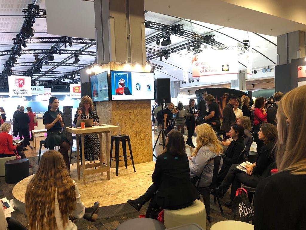 Cosmetic360's tweet image. [US talks] 📢
To start in beauty the talk session… #ChloéRenard, Country Manager France from @BenefitBeauty makes us the honor to speak about the success story of the brand! 😍 Take part to this exceptional intervention! #USBlock – Delorme Hall