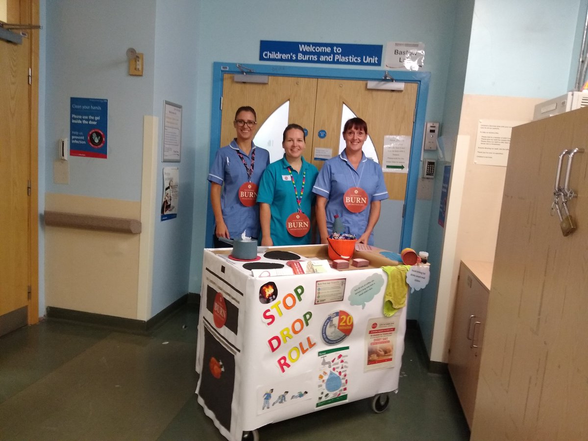Today is #NationalBurnsAwarenessDay and a team from the Children's Burns Unit will be spending the day visiting wards across QMC to raise awareness of the most common types of burns injuries. Don't forget to stop by and say hello if you see them out and about!