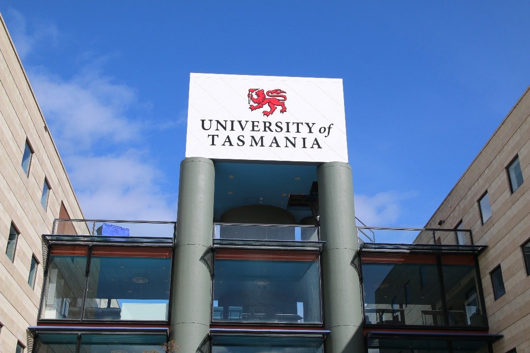 universalvisa11's tweet photo. #StudyInAus #universalvisa #wecareyourdreams
Scholarships & Bursaries offered by University of Tasmania, Aust for 2020
•Bachelor of Global Logistics & Maritime Management
•Bachelor of Exercise & Sport Science
•Bachelor of Laboratory Medicine
•Bachelor of Nutrition Science https://t.co/D6ZtaO0eeg