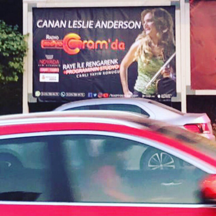 canananderson's tweet photo. Yoldan geçerken ne gördümmm😜 3 kasımda radyo orogramını canlı seyretmek ister misiniz? #canananderson #radyogram #3kasım #violin #violinist #keman @rayeaslan @novadaatasehiristanbul #istanbullife #radyo #canlı https://t.co/GOT4ZPXkY1