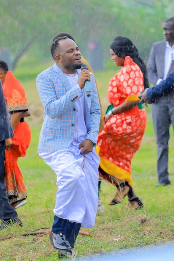 Still moving... 🏃 
Tugende concert mu January 
Thanks God for the love you give me