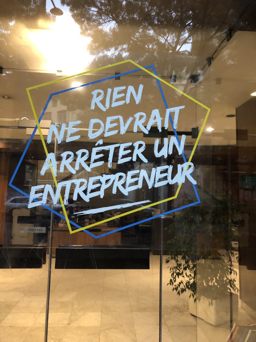 i_haering's tweet photo. Vu à #Lille ce matin derrière l’#opera! Et pourtant... #entrepreneuriat #forcevive #libérerlesénergies #objectiffrance https://t.co/nFY1ytrUM5