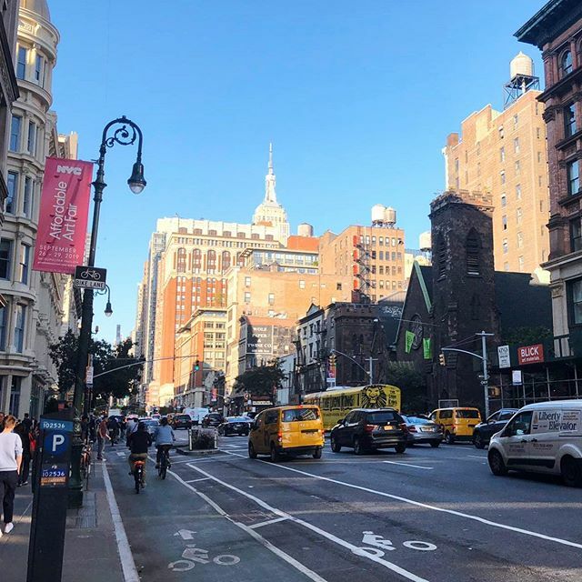 voyagenfrancais's tweet photo. [NEW YORK en français] Good morning New York City ! 🚕💙
.
.
#newyorkenfrancais #NYenFr #bpvny #frenchyorker #nycstreets #nyc #usa #ilovenyc #nycstreetphotography #visitnyc #nycgo #nyfall #yellowcab #nycphotographer #mysecretnyc #streetsofnyc #empirestatebuilding #manhattan #f… https://t.co/8sygi2pt9k
