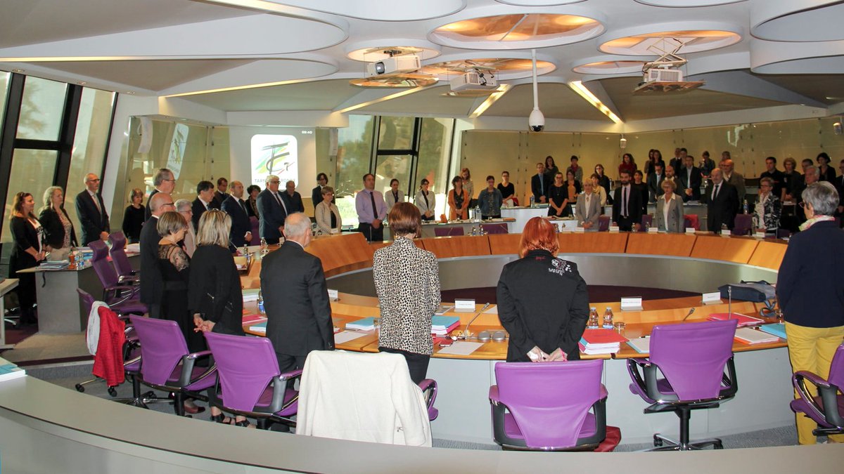 tarnetgaronne82's tweet photo. 4ème réunion de 2019 de l'assemblée plénière du Conseil départemental. Minute de silence à la mémoire des quatre fonctionnaires de police disparus la semaine dernière lors de l'attaque à la préfecture de police de Paris. https://t.co/SolB1JTUZZ
