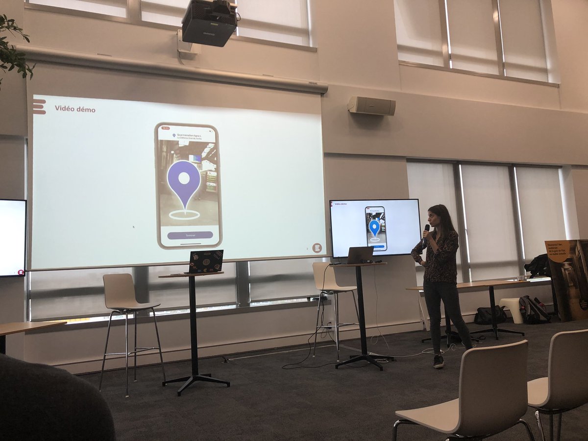 #AR #VR DAY🥽 La réalité augmentée au service des voyageurs : accompagner l’utilisateur jusqu’à son quai via la réalité augmentée, c’est le POC que nous présente <a href="/melaniejnneret/">Mélanie Jeanneret</a> avec son REX d’usage.                    
 
@ouisncf <a href="/GroupeSNCF/">Groupe SNCF</a> @evoyageursSNCF