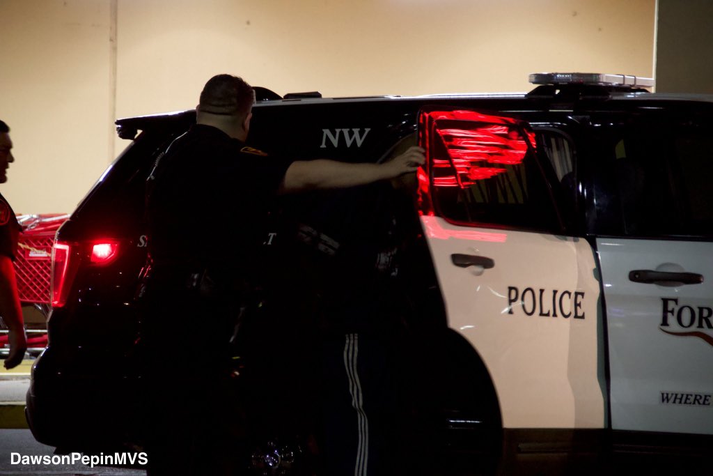 #BREAKING #FortWorth PD has 2 men in custody after a burglary call where one of the suspects fell thru the ceiling of the store while officers were searching.