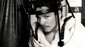 VINNY PAZ IN THE BAR -On Sunday 3rd November 4pm Ex 5 time World Champ Vinny Pazienza AKA "The Pazmanian Devil" visits <a href="/islingtonsport1/">@islingtonsportsbarandgrill</a> #NorthLondonsPremierSportsBar - It would be rude not to attend! #Autographs #Photos #Interviews RT