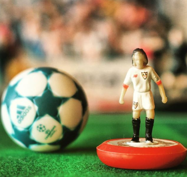 SubbuteoOficial's tweet photo. Amazing subbuteo figure of Sevilla F. C. ⚽️🤩😮
#subbbuteo #figures #collection #tablesoccer #footballgames #footballplayer #sevillafc
@SubbuteoCollect @oldsubbuteo @escuderus @subbuteo4ever @SubbuteoCatania https://t.co/WLsI1y4xKm