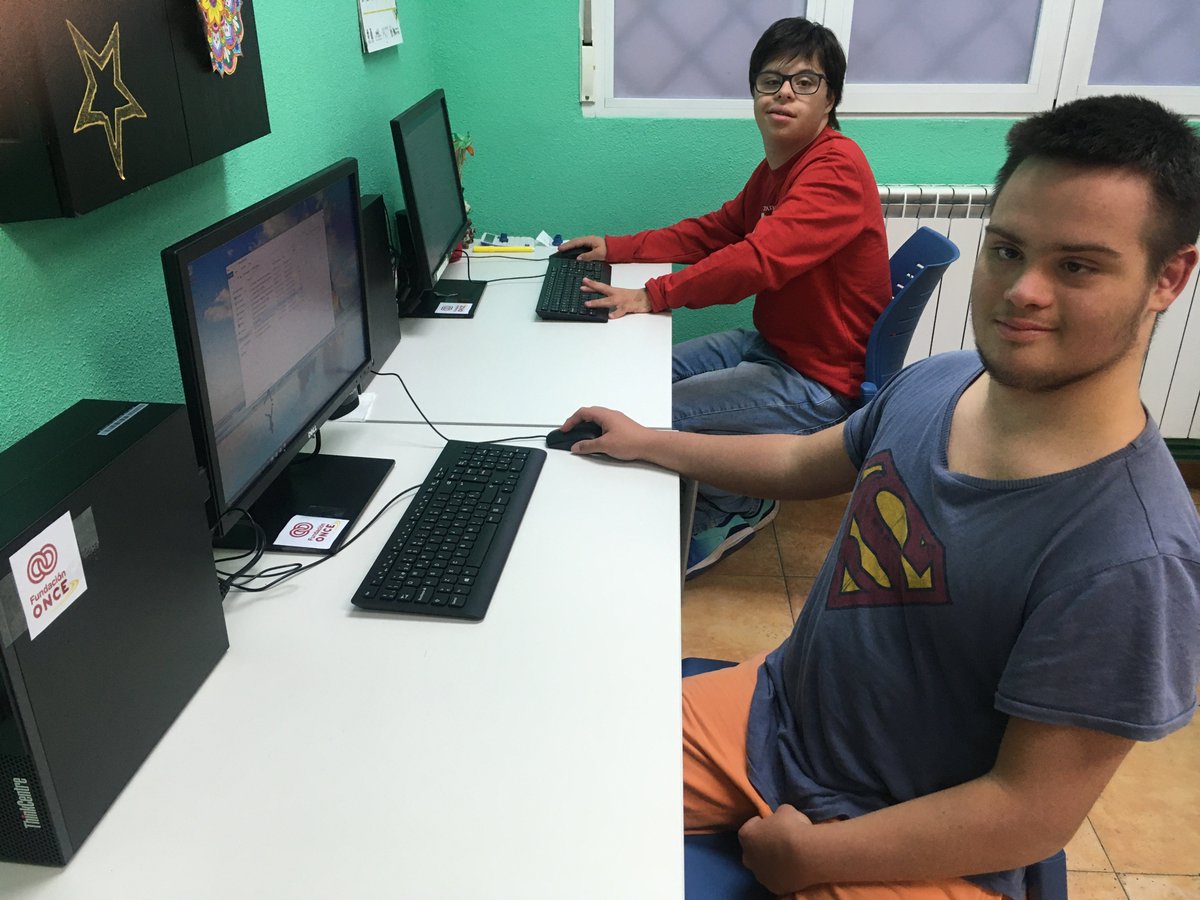 En esta ocasión queremos dar las gracias a Fundación Once cuya aportación nos ha permitido adquirir tres equipos informáticos completos para el Proyecto de Tecnologías de la Información y la Comunicación en el Programa de Atención Integral