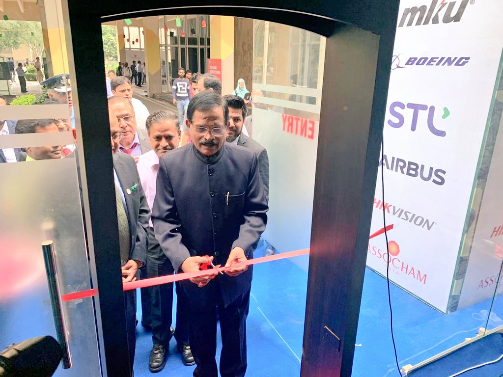 Indian Defence and Security Exposition  #IDSE2019 was graced by the Raksha Rajya Mantri himself.Rest of the world shuns Chinese companies in their security apparatus, Govt of India embraces China- be it HikVision Cameras on railways or HikVision sponsoring events organised by GOI